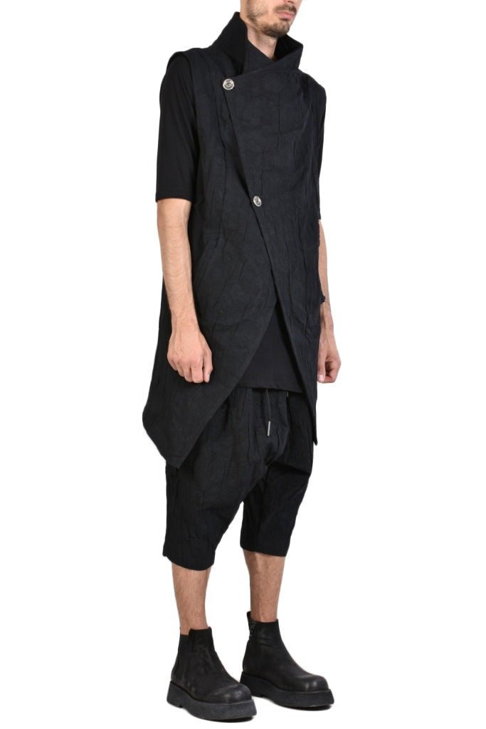 A33Z MIUMPRE23BLACKRevamp your wardrobe with our trendy Cotton Linen Vest. This irresistible piece features an oversized fit, a button closure, and multiple pockets for a touch of funcVestsLA HAINE INSIDE USTEPHRAA33Z MIUMPRE23BLACK