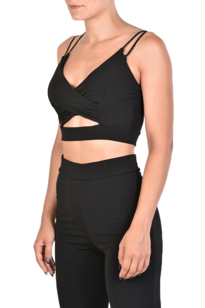 A34J PEONY23BLACK 
Discover the perfect blend of style and comfort with our Lycra Top. This enticing piece features a flattering V-neckline, a convenient back closure with a zip, andShirts & TopsLA HAINE INSIDE USTEPHRAA34J PEONY23BLACK