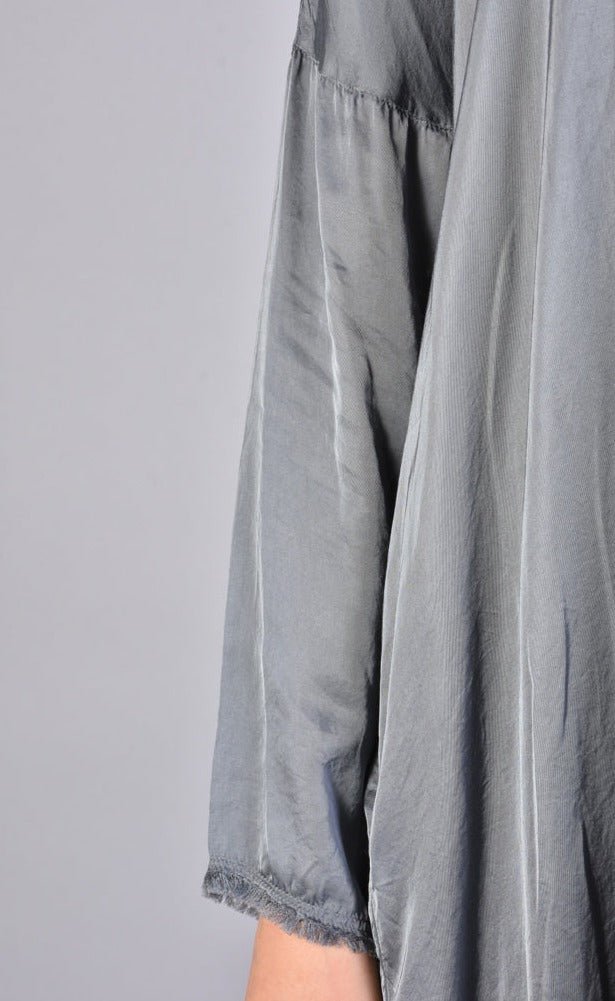 A39B SM196GREY









Welcome to our online avant-garde store, where style meets creativity. Prepare to be enchanted by our Oversized Degrade Satin Dress, a true masterpiece thaDRESSLA HAINE INSIDE USTEPHRAA39B SM196GREY