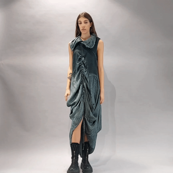A39B SM214 GREEN









Step into the world of avant-garde fashion with our captivating Sleeveless Dyed Degradé Satin Dress. This extraordinary piece is a true testament to the peDressesLA HAINE INSIDE USTEPHRAA39B SM214 GREEN