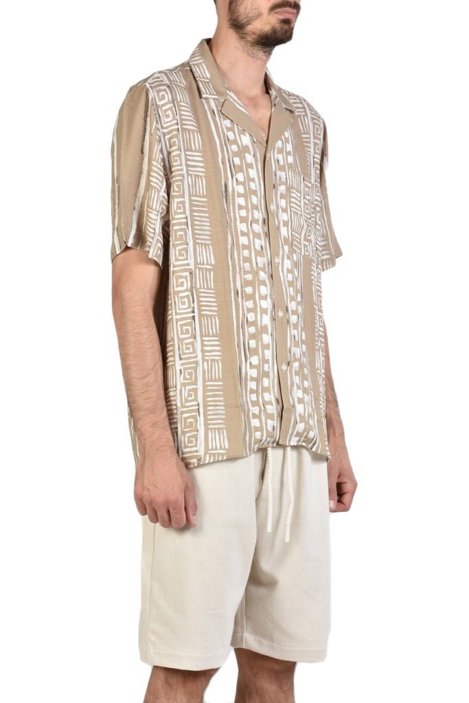 A3ACALIF23BEIGETo truly make a statement, this fantasy shirt is the perfect addition to your wardrobe. The regular fit and short sleeves make it a versatile piece that can be dressShirtsXAGON MANTEPHRAA3ACALIF23BEIGE