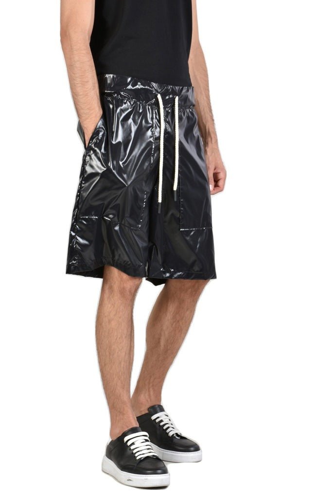 A3MDX30723BLACKStep into style with our captivating Shine Nylon Shorts. Crafted with high-quality nylon fabric, these shorts offer a stunning sheen that catches the eye. Designed wBermudasxagonTEPHRAA3MDX30723BLACK
