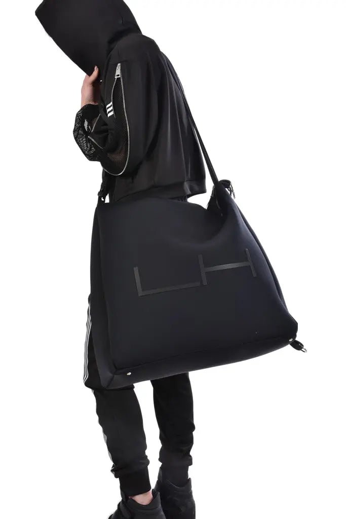 MSOLAR18 BLACKIntroducing the ultimate accessory for your on-the-go lifestyle: the SCUBA Oversize Bag! This bag is not only stylish, but also practical with its spacious interior womanLA HAINE INSIDE USTEPHRAMSOLAR18 BLACK