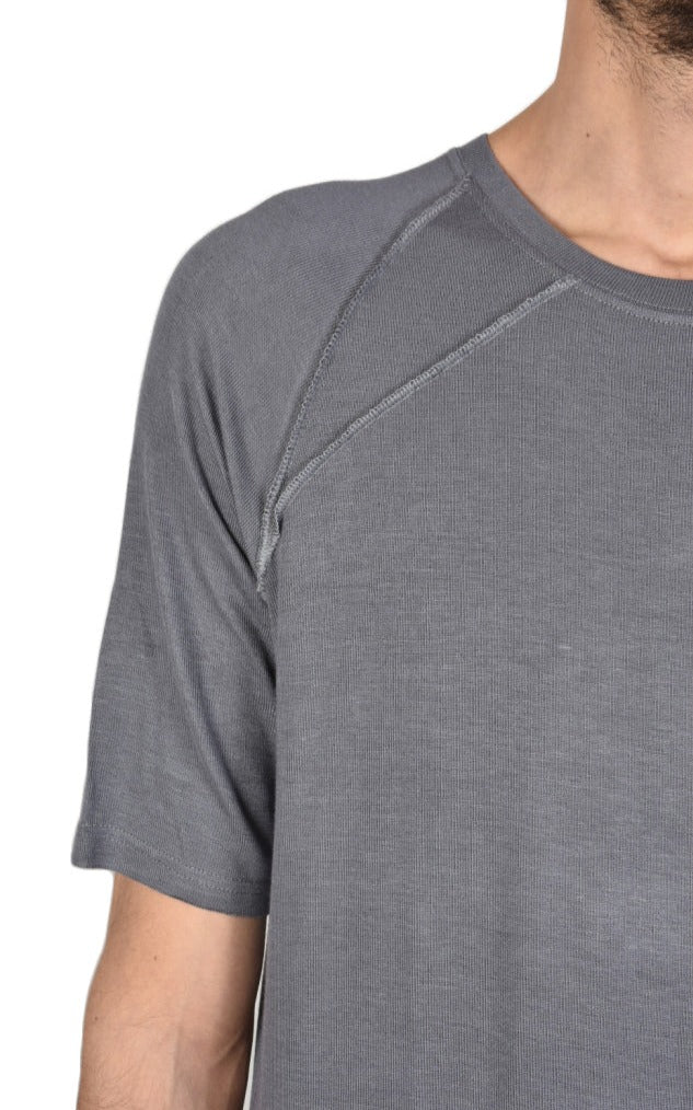 TR3J ENEMOS23GREYIntroducing our Viscose Asymmetric Regular T-Shirt! With its unique design, this shirt is sure to turn heads. The front and back real cut create an edgy, modern lookT SHIRTLA HAINE INSIDE USTEPHRATR3J ENEMOS23GREY