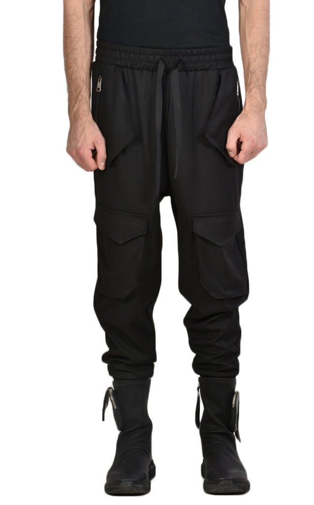 TR4B TAPACHULA23BLACKUCool wool regular trouser - Elastic waist - Coulisse - Pockets with zip - Pocket with flaps
Made In Italy
Brand: La Haine Inside UsPANTLA HAINE INSIDE USTEPHRATR4B TAPACHULA23BLACKU