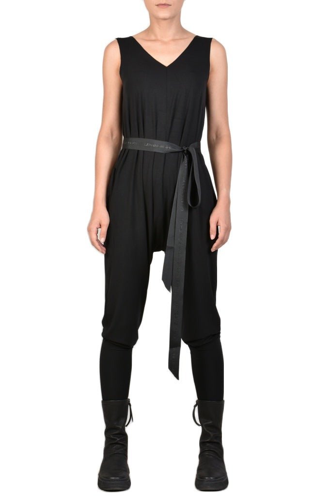 TR4J KIDDO23BLACK
Introducing our latest Over Jumpsuit made of premium viscose that guarantees both comfort and style! With a low crotch design and V-neckline, this jumpsuit is perfeJumpsuitsLA HAINE INSIDE USTEPHRATR4J KIDDO23BLACK